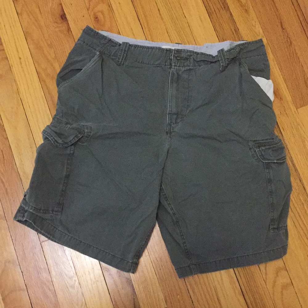 Men’s olive cargo short